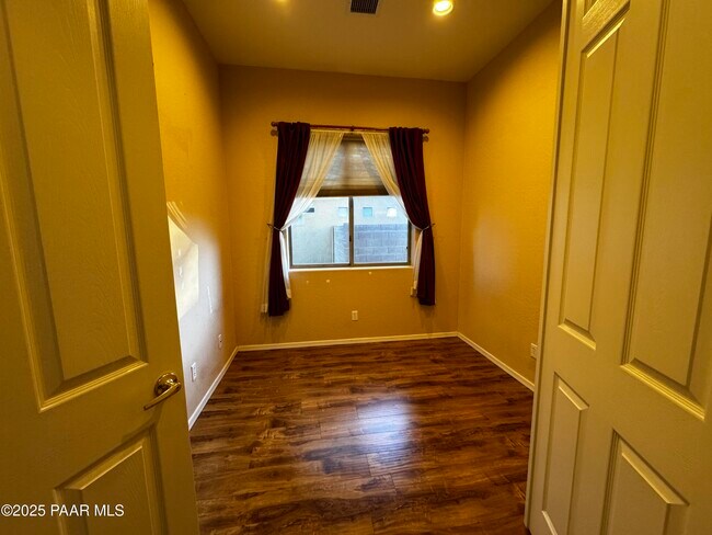 Building Photo - 5320 N Bremont Way