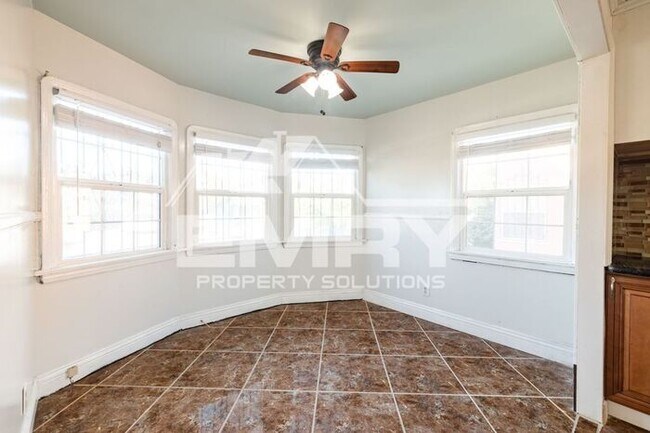 Building Photo - 2 Bed 1 Bath House in Lynwood Parking Incl...