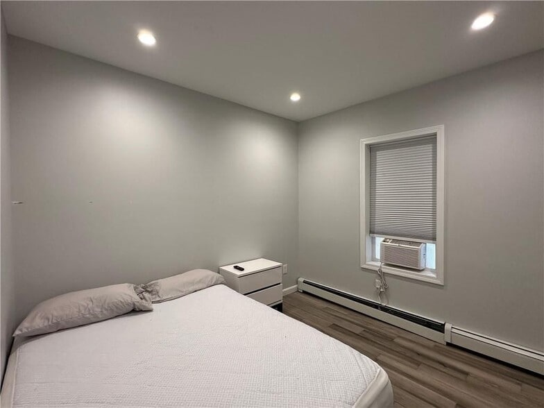 Building Photo - 29 Ann St