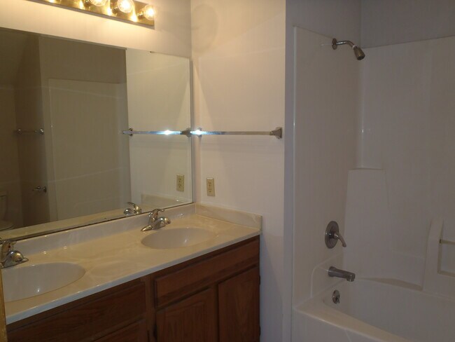 Building Photo - 4006 Beacon Hill Ct