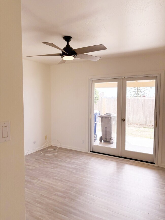 Building Photo - 3189 Coral Dr