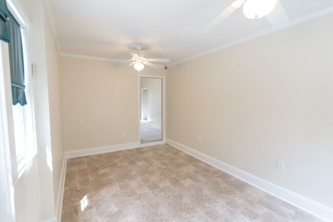 Building Photo - 3 Bedroom 2 Bath Ranch in Evans