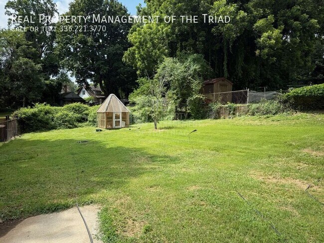 Building Photo - 828 Circle Dr