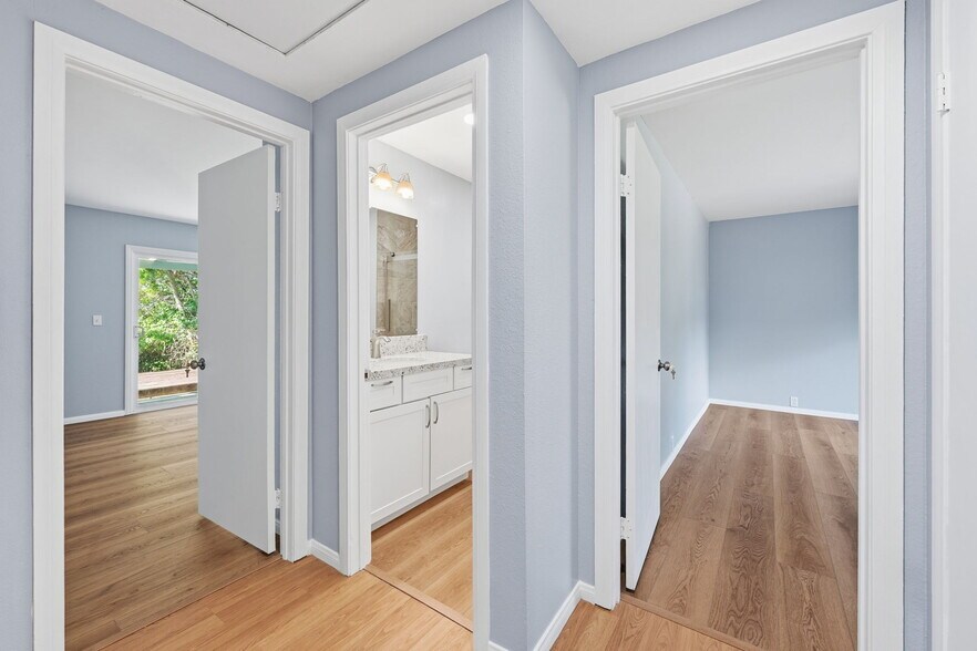 Building Photo - 1999 Seawind Way