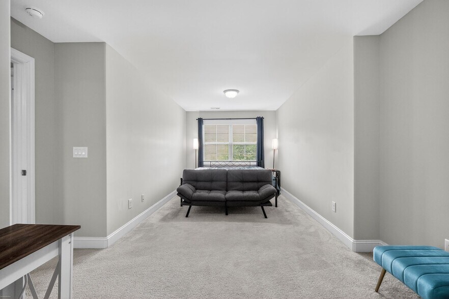 Building Photo - 1620 Cedar Hill Way