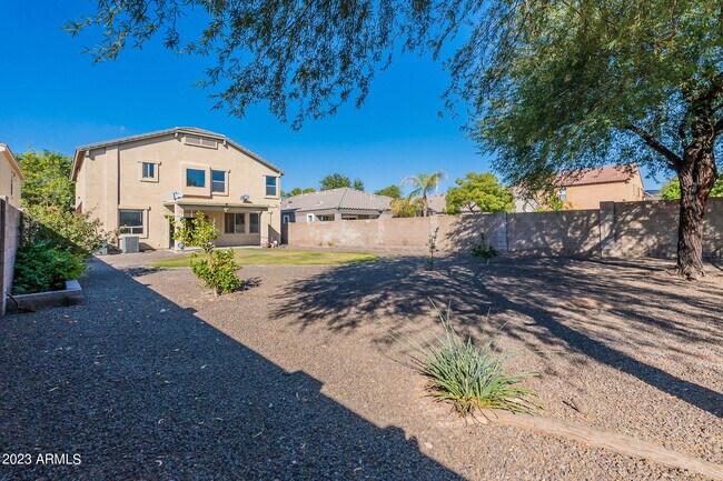 Building Photo - 2943 E Quiet Hollow Ln