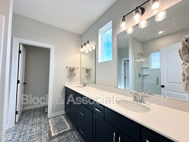 Building Photo - 99 Daybreak Way