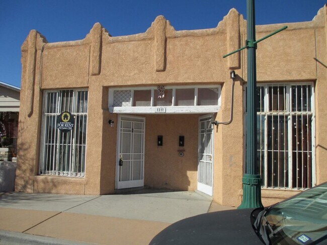 Building Photo - 1311 E San Antonio Ave