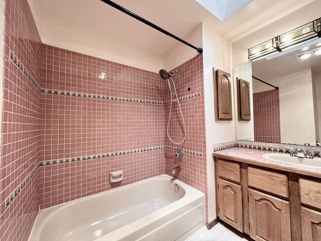 Building Photo - Golf Course Home in Mill Creek!