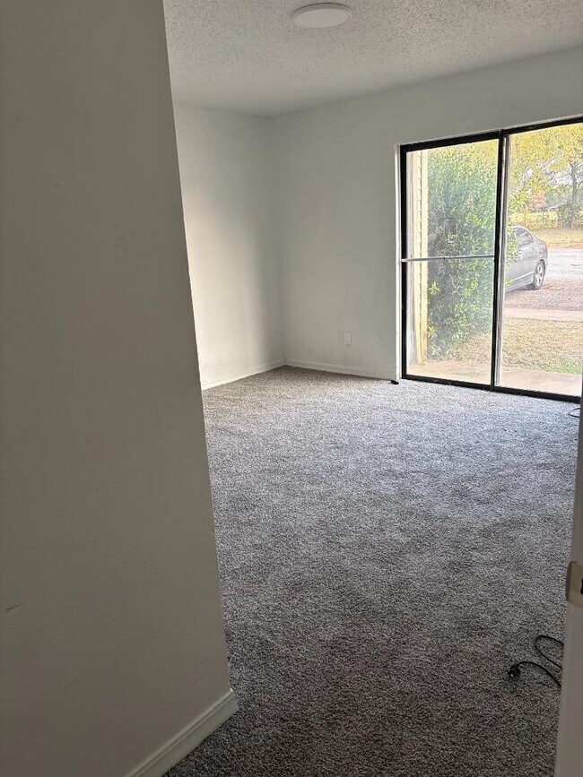 Building Photo - 1812 Meadowgreen Dr