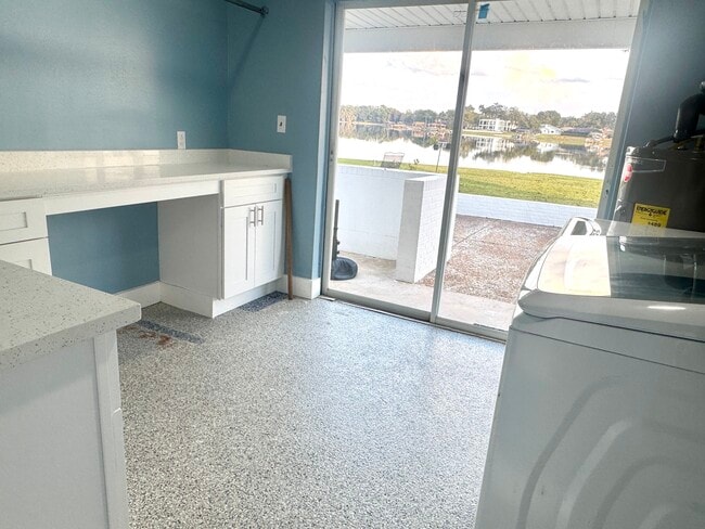 Building Photo - 13815 Good Life Rd