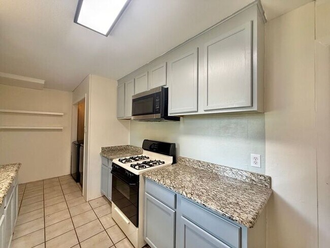 Building Photo - Spacious 3 Bedroom Home in Whitehouse ISD! Tour Today!