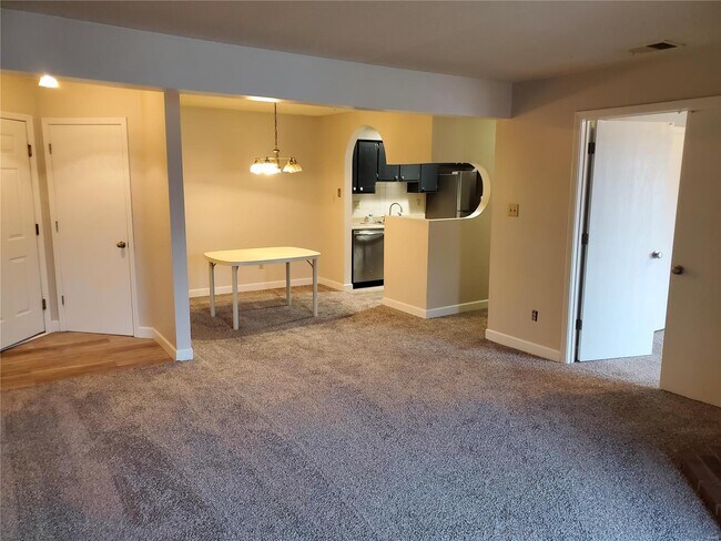 Building Photo - 128 Shirley Ridge Dr