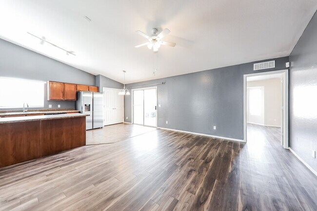 Building Photo - 5404 S 28th Ave