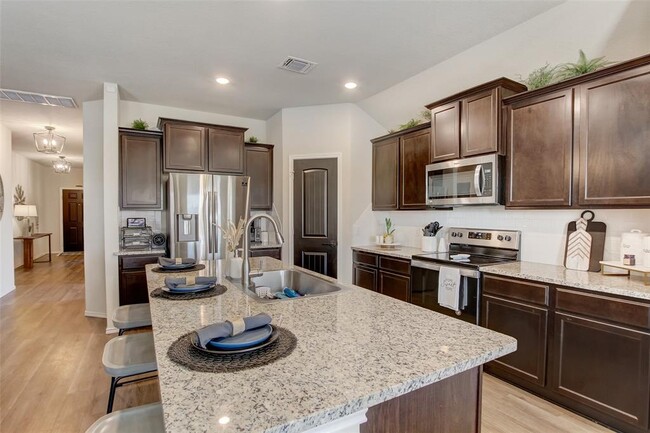 Building Photo - 511 Kyra Ln