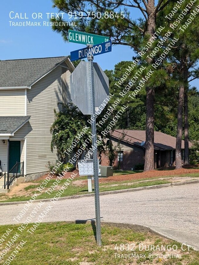 Building Photo - Townhome living close to downtown Fayettev...