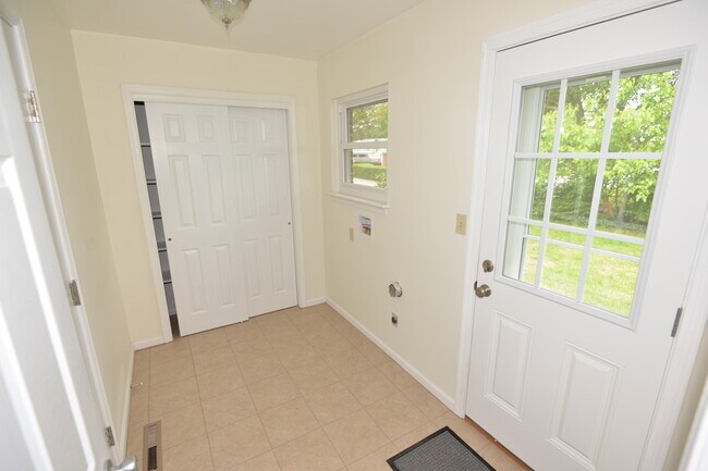 Building Photo - 6101 Tradewinds Ct