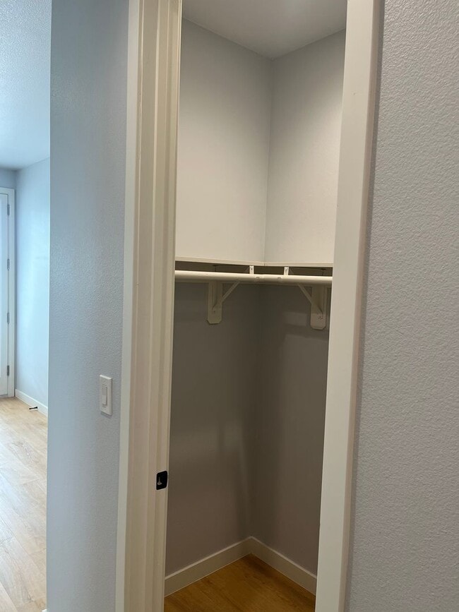 Building Photo - 3 Bedroom/ 3 Bathroom Home in Huntington B...