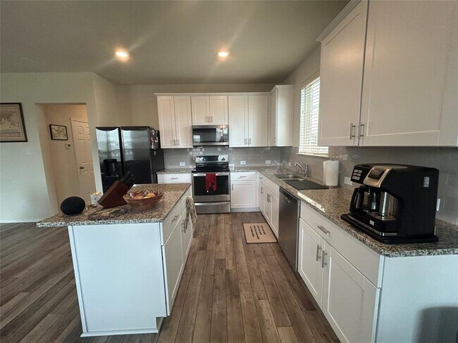 Building Photo - 453 Stone Water Ln