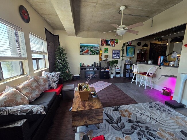 Building Photo - University Tower 2 BR