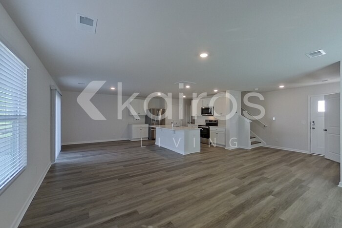 Building Photo - 126 Inez Ave