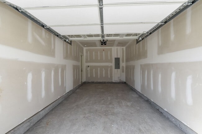 Building Photo - **2022-BUILT TOWNHOME WITH FABULOUS COMMUNITY AMENITIES**
