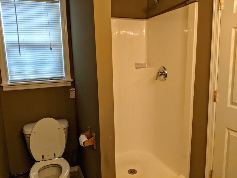 Building Photo - 458 Austin St