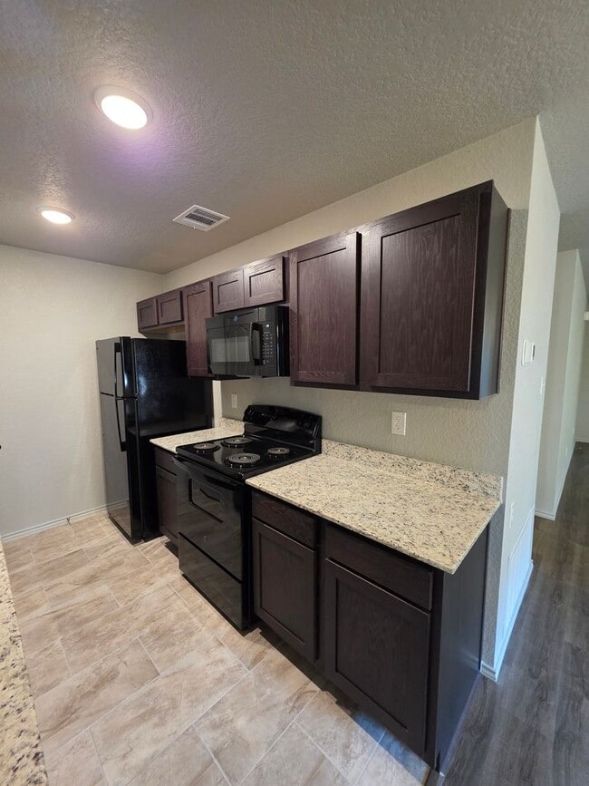 Building Photo - 3 Bedroom / 2 Bath Duplex Copperas Cove