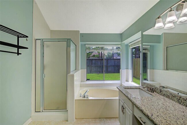 Building Photo - 16322 Chimneystone Dr