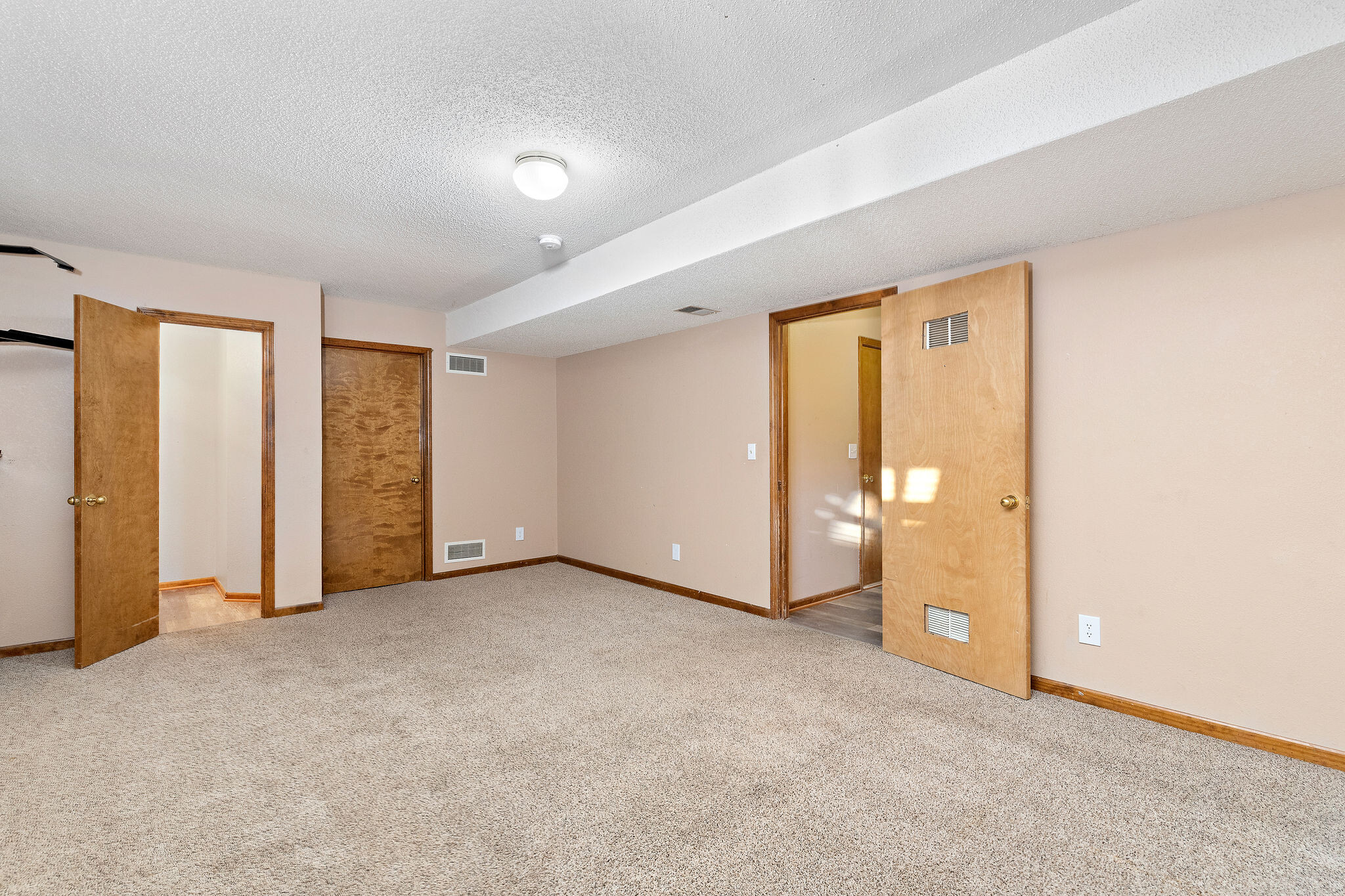 Building Photo - 937 Goldfinch Ln