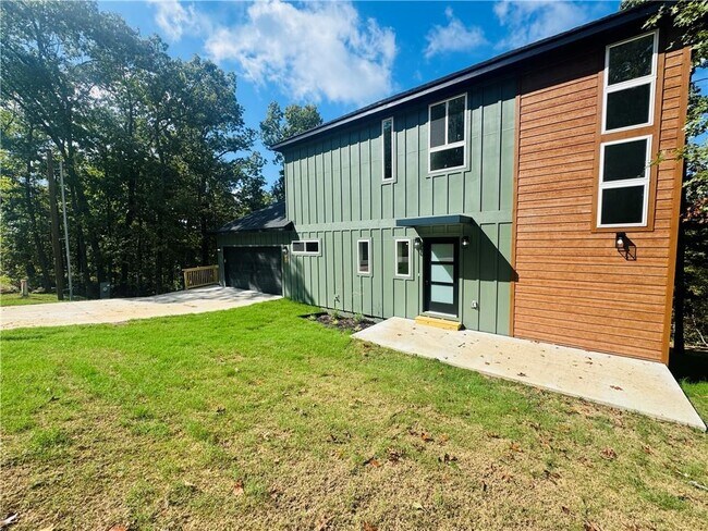 Building Photo - 61 Skipton Dr