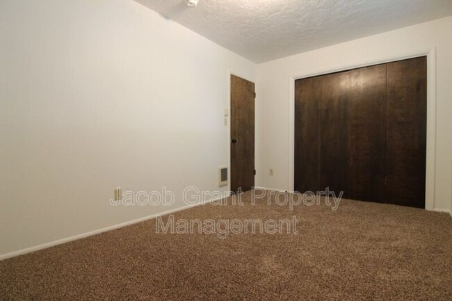 Building Photo - 756 Whittier St