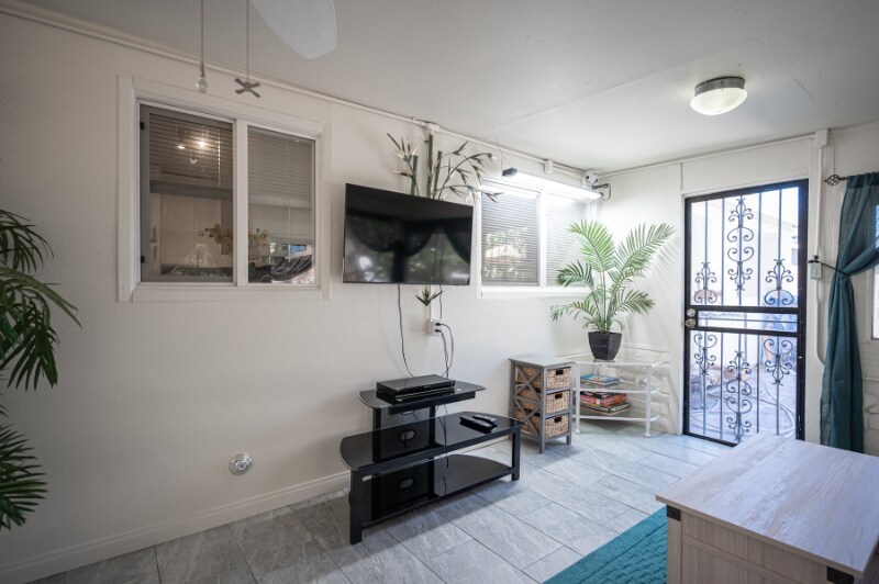 Building Photo - 401 Lorenzi St