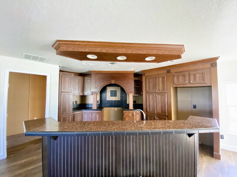 Building Photo - 415 Mostyn Ln