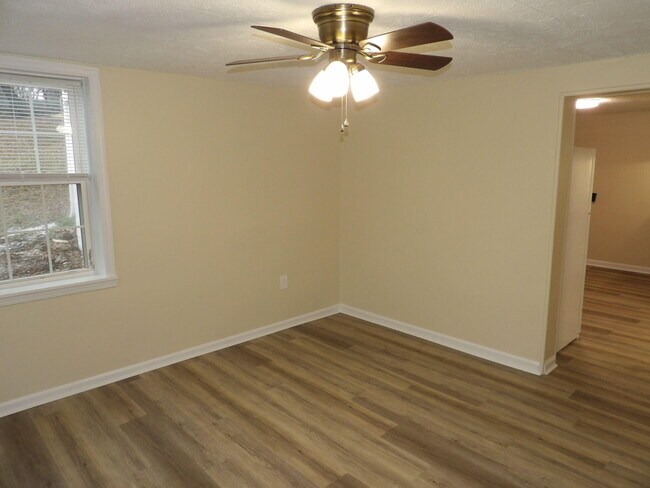 Building Photo - 307 Henry St