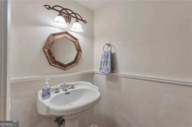 Building Photo - 8 Arpege Way NW