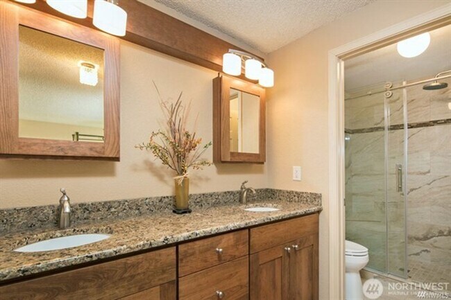 Building Photo - 3Bd/3.5Ba Bothell House