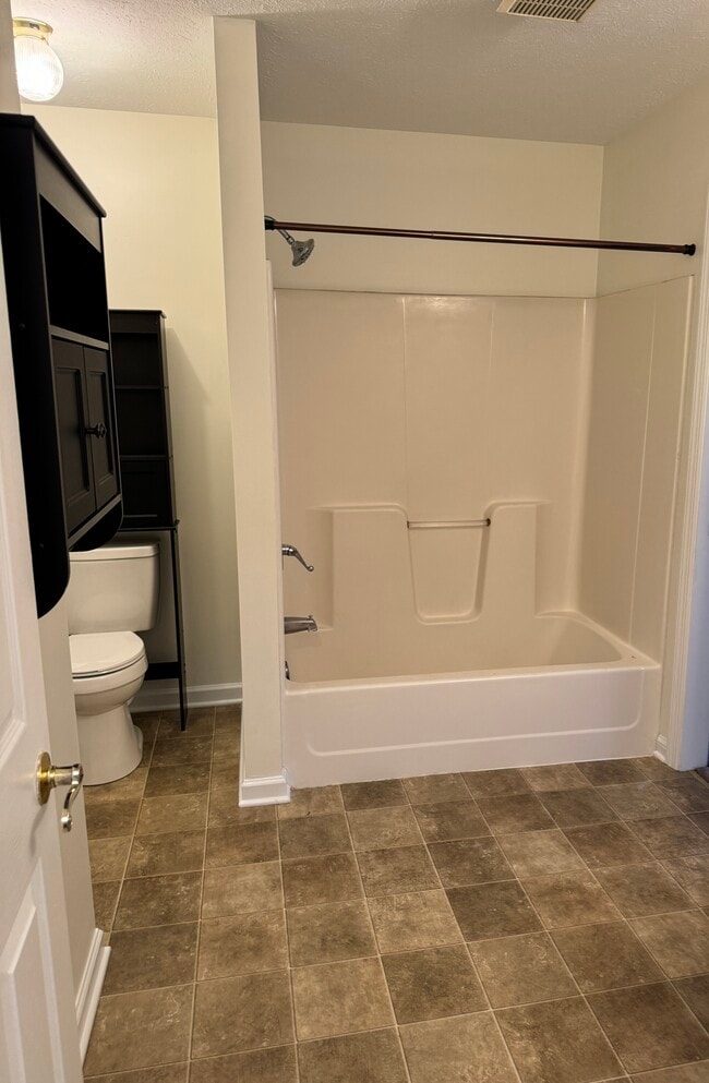 Building Photo - 159 Londonderry Dr