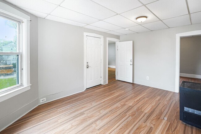 Building Photo - 15 1/2 Mendon Street
