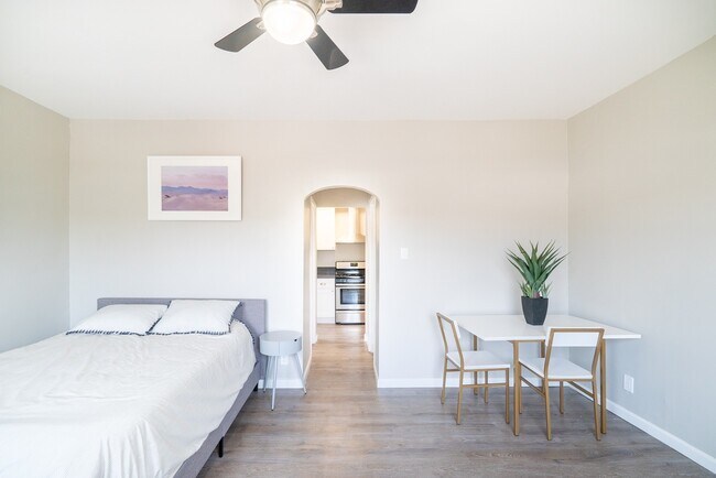 Building Photo - Boutique apartment located in Koreatown!