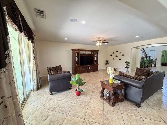 Building Photo - 2595 E Ebony Dr