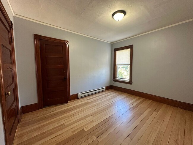 Building Photo - 449 Kelley St