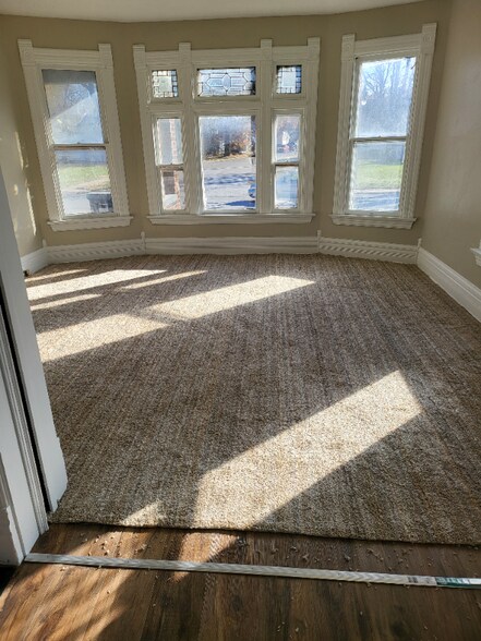 Building Photo - 1405 7th Ave