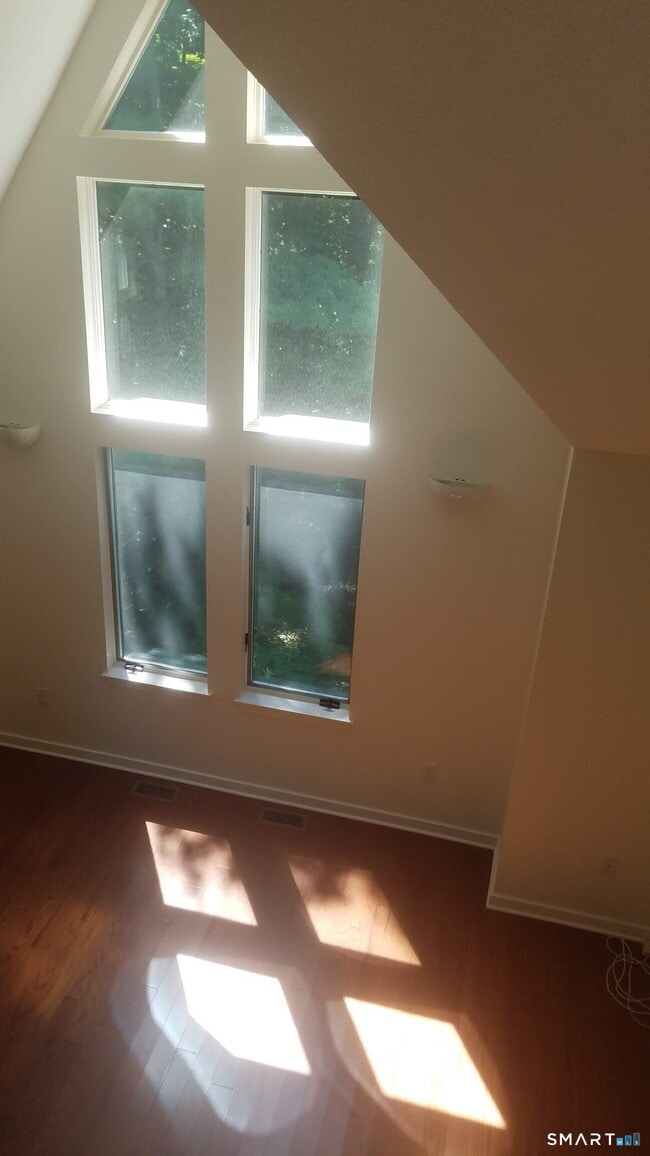 Building Photo - 6 Timberline Dr