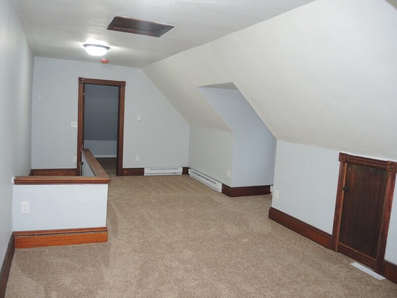 Building Photo - 1107 W Lincoln St