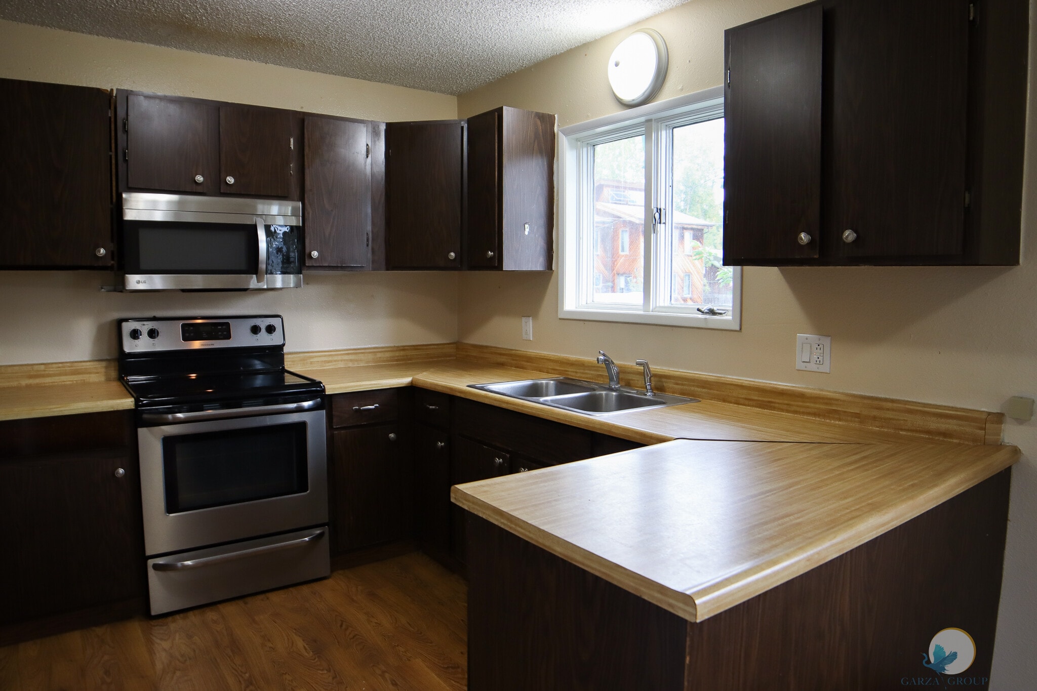 Upstairs Living / Kitchen / Dining - 1762 Cottonwood St