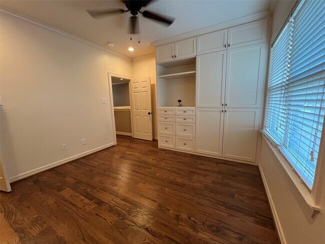 Building Photo - 1014 Roxella St