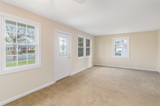 Building Photo - CITY OF FREDERICKSBURG 3 BEDROOM HOME FOR RENT