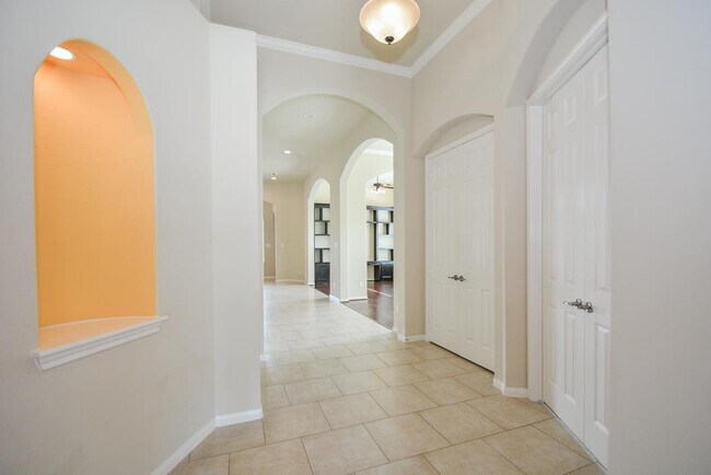 Building Photo - 6411 Edinburgh Ct