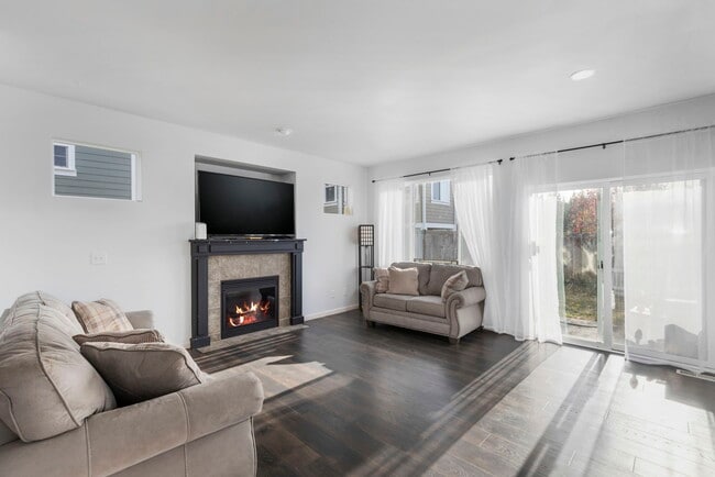 Building Photo - 6398 Juanita Cir NE